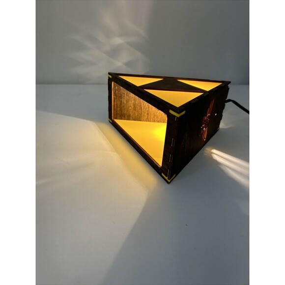 The Legend of Zelda Triforce Light Lamp Hyrule Crest Nintendo - Picture 6 of 11